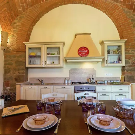 Casa vacanze Elegant Farmhouse In With Swimming Pool Cortona