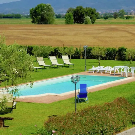 Casa vacanze Elegant Farmhouse In With Swimming Pool