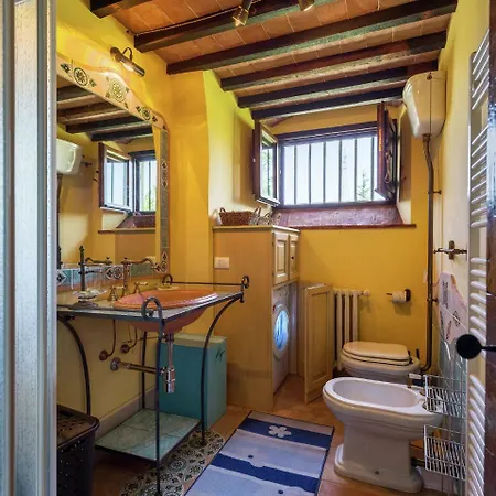 Casa vacanze Elegant Farmhouse In With Swimming Pool Cortona