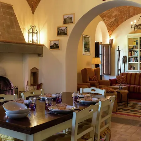 Casa vacanze Elegant Farmhouse In With Swimming Pool